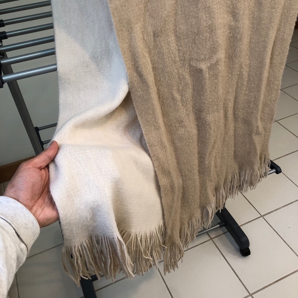 H&M Scarf - Picture 2 of 5